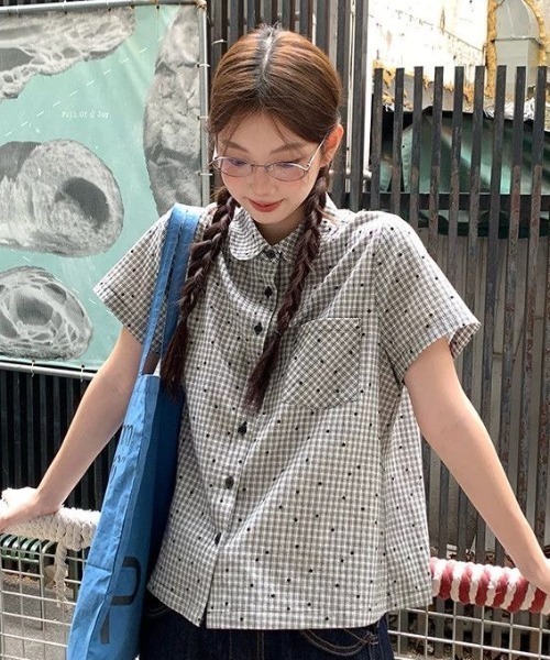 AVYL(アヴィル)の「モノトーン総柄ミニチェック半袖ショートシャツ(シャツ/ブラウス・レディース・ブラック・M)」の8枚目の写真