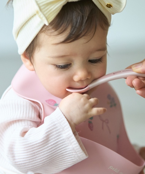 petit main(プティマイン)の「お食事シリコンBIB(スタイ/よだれかけ・キッズ・ベージュ/ライトピンク/ブルー系その他2/ラベンダー・F)」の6枚目の写真