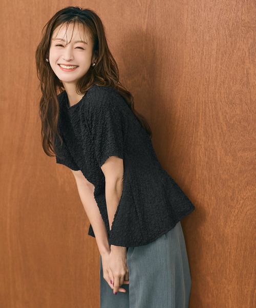 coca(coca)(コカ)の「【西山茉希様着用】表面感 半袖タックブラウス(シャツ/ブラウス・レディース・ブラック/ホワイト/ライトピンク・S/M/L)」の10枚目の写真