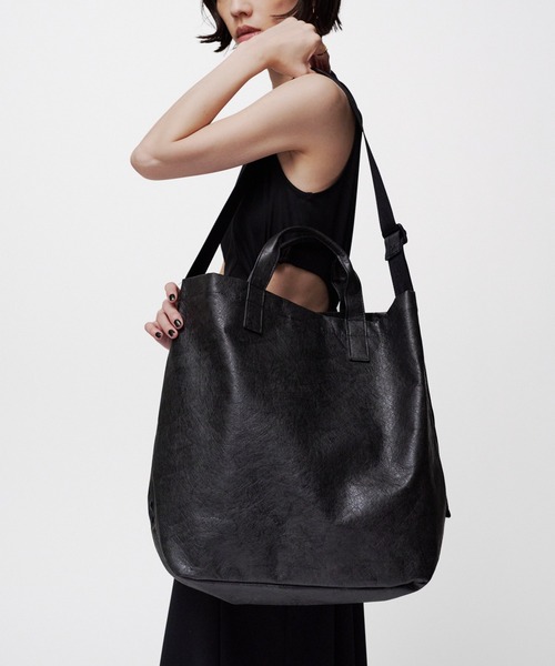 THINGS THAT MATTER(シングス ザット マター)の「TYVEK BIG TOTE BAG / タイベック ビッグ トートバッグ(トートバッグ・レディース・シルバー/ブラック・FREE)」の2枚目の写真