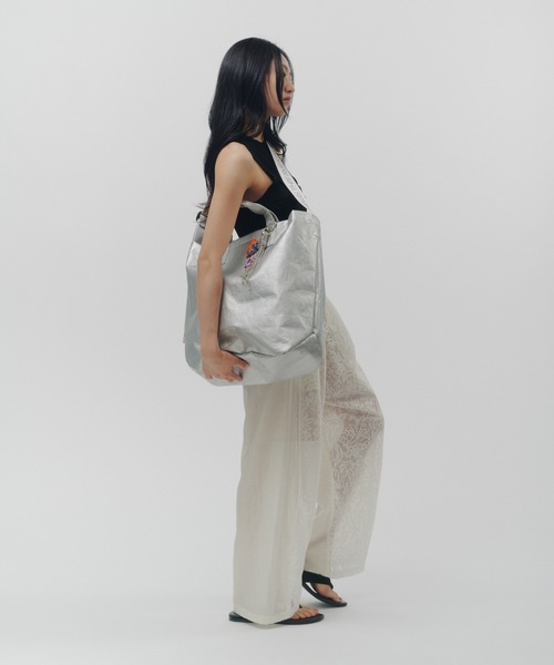 THINGS THAT MATTER(シングス ザット マター)の「TYVEK BIG TOTE BAG / タイベック ビッグ トートバッグ(トートバッグ・レディース・シルバー/ブラック・FREE)」の13枚目の写真