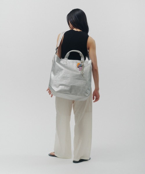 THINGS THAT MATTER(シングス ザット マター)の「TYVEK BIG TOTE BAG / タイベック ビッグ トートバッグ(トートバッグ・レディース・シルバー/ブラック・FREE)」の14枚目の写真