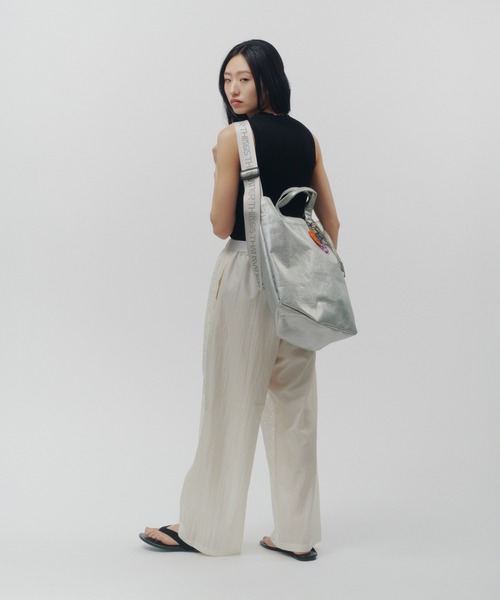 THINGS THAT MATTER(シングス ザット マター)の「TYVEK BIG TOTE BAG / タイベック ビッグ トートバッグ(トートバッグ・レディース・シルバー/ブラック・FREE)」の15枚目の写真