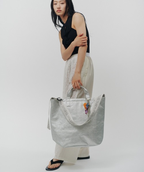 THINGS THAT MATTER(シングス ザット マター)の「TYVEK BIG TOTE BAG / タイベック ビッグ トートバッグ(トートバッグ・レディース・シルバー/ブラック・FREE)」の7枚目の写真