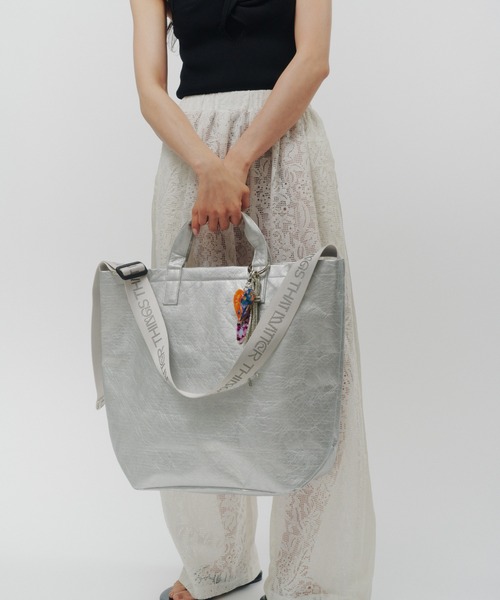 THINGS THAT MATTER(シングス ザット マター)の「TYVEK BIG TOTE BAG / タイベック ビッグ トートバッグ(トートバッグ・レディース・シルバー/ブラック・FREE)」の8枚目の写真