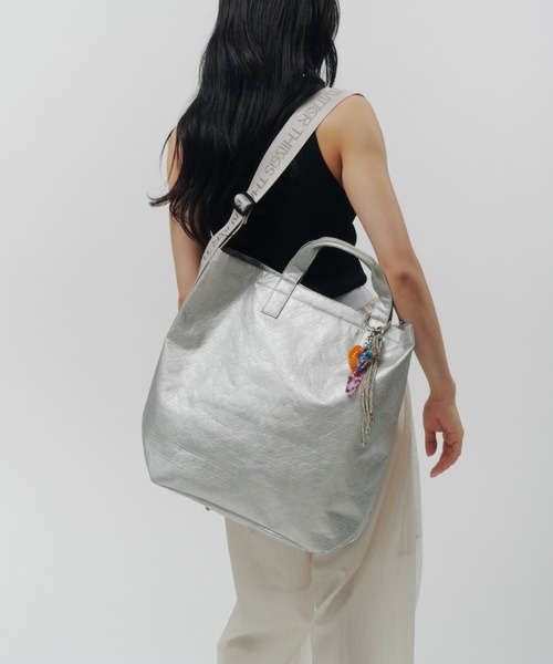 THINGS THAT MATTER(シングス ザット マター)の「TYVEK BIG TOTE BAG / タイベック ビッグ トートバッグ(トートバッグ・レディース・シルバー/ブラック・FREE)」の6枚目の写真