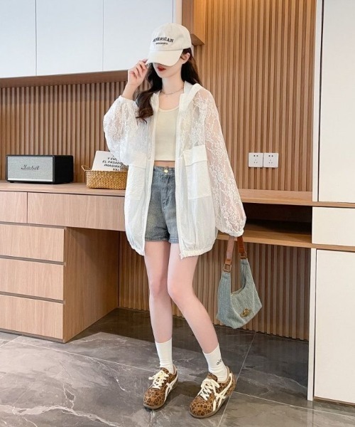 LUCPY(ラクピー)の「レース切替シアーフードブルゾン(シャツ/ブラウス・レディース・ホワイト・MEDIUM/LARGE/X-LARGE/XX-LARGE)」の3枚目の写真