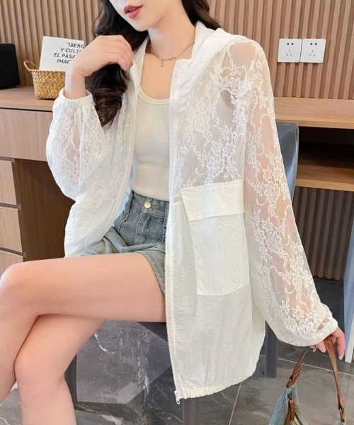 LUCPY(ラクピー)の「レース切替シアーフードブルゾン(シャツ/ブラウス・レディース・ホワイト・MEDIUM/LARGE/X-LARGE/XX-LARGE)」の4枚目の写真