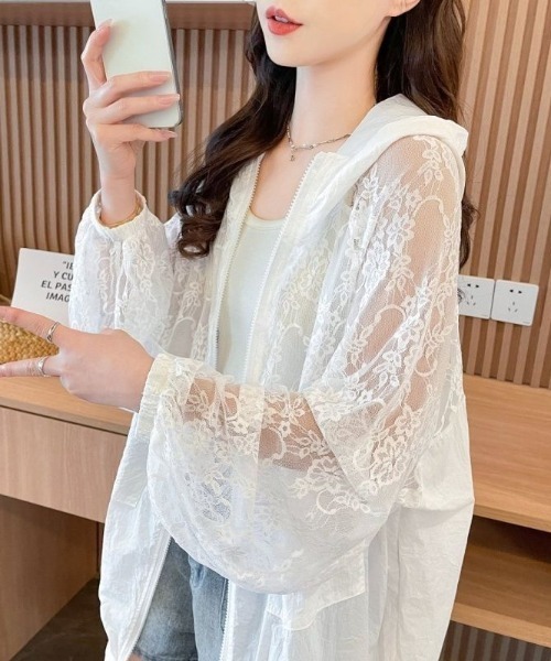 LUCPY(ラクピー)の「レース切替シアーフードブルゾン(シャツ/ブラウス・レディース・ホワイト・MEDIUM/LARGE/X-LARGE/XX-LARGE)」の5枚目の写真
