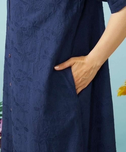 Jocomomola(ホコモモラ)の「Sendero de flores フラワー刺繍シャツワンピース(ワンピース・レディース・ネイビー/アイボリー・40)」の9枚目の写真