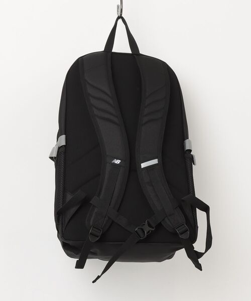 FUNALIVE(ファンアライブ)の「new balance グラデーションロゴDAY PACK 32L ポーチ付(バックパック/リュック・メンズ・ブラック/ブラック×パープル・フリー)」の16枚目の写真