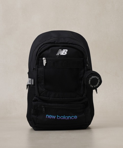 FUNALIVE(ファンアライブ)の「new balance グラデーションロゴDAY PACK 32L ポーチ付(バックパック/リュック・メンズ・ブラック/ブラック×パープル・フリー)」の2枚目の写真