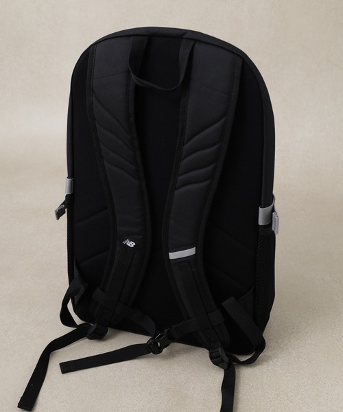 FUNALIVE(ファンアライブ)の「new balance グラデーションロゴDAY PACK 32L ポーチ付(バックパック/リュック・メンズ・ブラック/ブラック×パープル・フリー)」の12枚目の写真