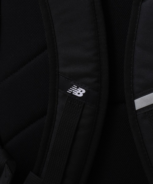 FUNALIVE(ファンアライブ)の「new balance グラデーションロゴDAY PACK 32L ポーチ付(バックパック/リュック・メンズ・ブラック/ブラック×パープル・フリー)」の13枚目の写真
