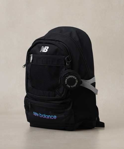 FUNALIVE(ファンアライブ)の「new balance グラデーションロゴDAY PACK 32L ポーチ付(バックパック/リュック・メンズ・ブラック/ブラック×パープル・フリー)」の5枚目の写真