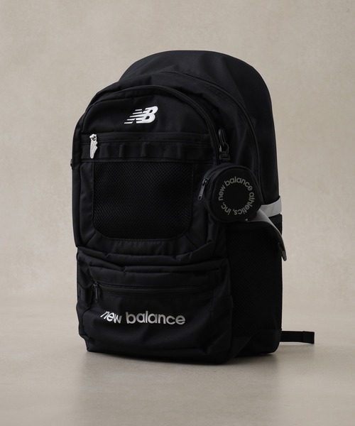 FUNALIVE(ファンアライブ)の「new balance グラデーションロゴDAY PACK 32L ポーチ付(バックパック/リュック・メンズ・ブラック/ブラック×パープル・フリー)」の3枚目の写真