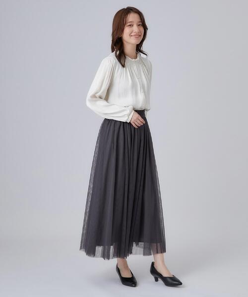 SHOO・LA・RUE（シューラルー）の「【通勤/UV/洗濯後しわになりにくい/S-LL】華やかに見せてくれる プチフリルサテンブラウス（シャツ/ブラウス・レディース・オフホワイト/ベージュ/ネイビー・04/01/02/03）」の6枚目の写真