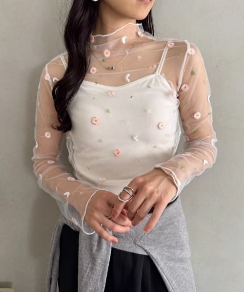 LOVALOT(ラバロット)の「花柄 シアーカットソー 長袖(Tシャツ/カットソー・レディース・ブラック/アイボリー/ホワイト/グレー・FREE)」の5枚目の写真