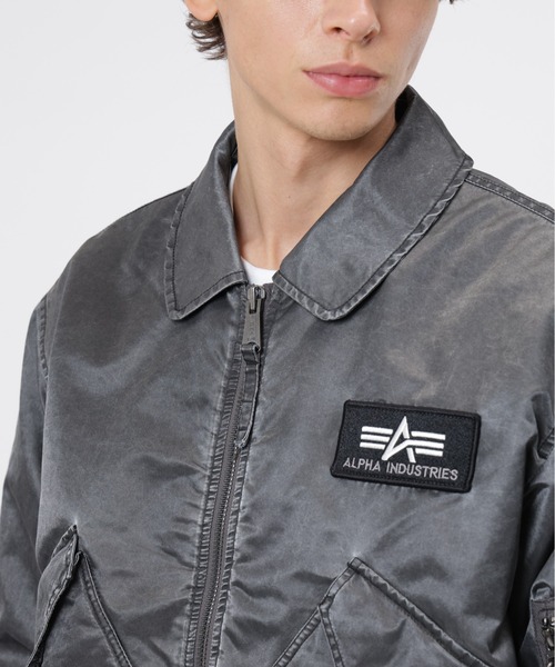 Alpha Industries（アルファインダストリーズ）の「Alpha Industries/アルファ インダストリーズ/CWU 45/P HERITAGE FIT FLIGHT JACKET (BATTLEWASH)/CWU 45/P ヘリテージフィット フライトジャケット バトルウォッシュ（ブルゾン・メンズ・セージグリーン/ブラック・M/S/XS/2XL/XL/L）」の3枚目の写真