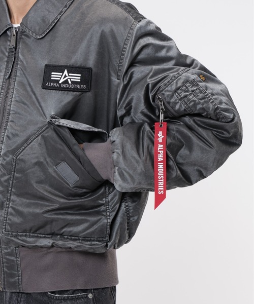 Alpha Industries（アルファインダストリーズ）の「Alpha Industries/アルファ インダストリーズ/CWU 45/P HERITAGE FIT FLIGHT JACKET (BATTLEWASH)/CWU 45/P ヘリテージフィット フライトジャケット バトルウォッシュ（ブルゾン・メンズ・セージグリーン/ブラック・M/S/XS/2XL/XL/L）」の4枚目の写真