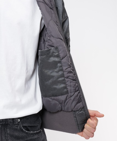 Alpha Industries（アルファインダストリーズ）の「Alpha Industries/アルファ インダストリーズ/CWU 45/P HERITAGE FIT FLIGHT JACKET (BATTLEWASH)/CWU 45/P ヘリテージフィット フライトジャケット バトルウォッシュ（ブルゾン・メンズ・セージグリーン/ブラック・M/S/XS/2XL/XL/L）」の5枚目の写真