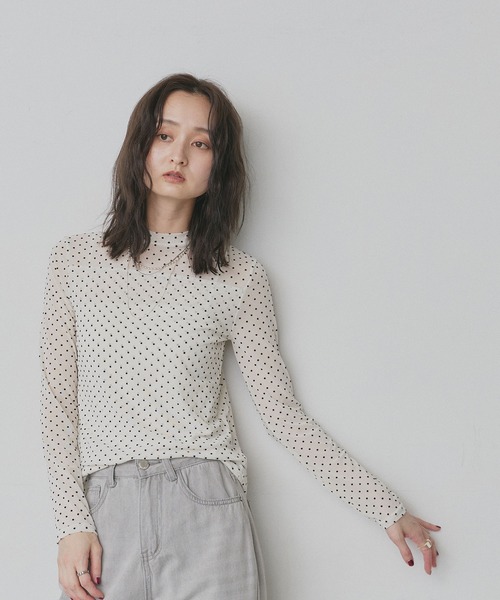 ad thie(アドティエ)の「プチ ハイネック ドット シアートップス(Tシャツ/カットソー・レディース・オフホワイト/ブラック・FREE)」の6枚目の写真