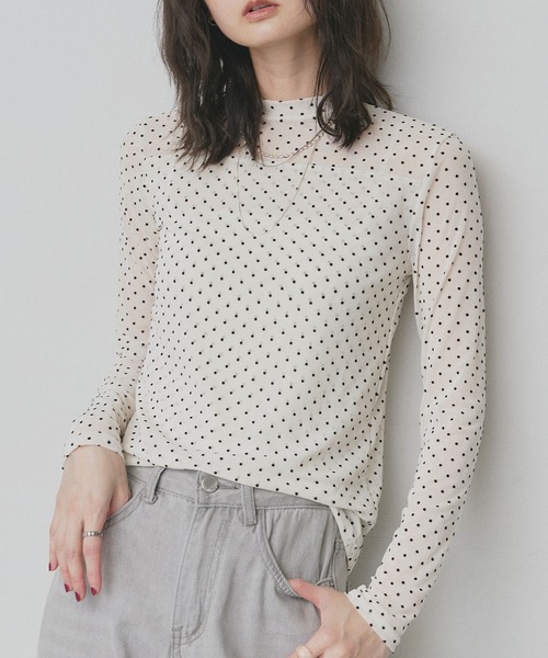 ad thie(アドティエ)の「プチ ハイネック ドット シアートップス(Tシャツ/カットソー・レディース・オフホワイト/ブラック・FREE)」の7枚目の写真