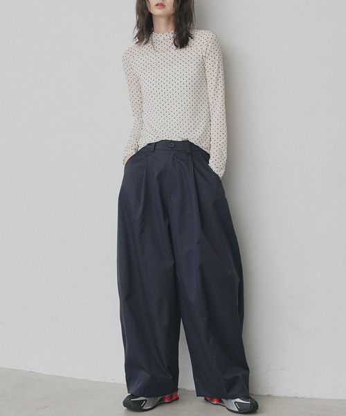 ad thie(アドティエ)の「プチ ハイネック ドット シアートップス(Tシャツ/カットソー・レディース・オフホワイト/ブラック・FREE)」の10枚目の写真