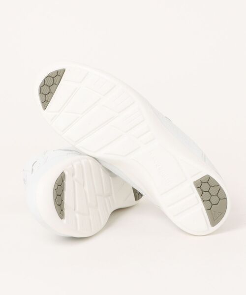 le coq sportif(ルコックスポルティフ)の「le coq sportif ルコックスポルティフ LCS SEGUR 3 WIDE R SI【防水/超軽量】レディーススニーカー(LCSセギュール3ワイドRSI)(スニーカー・レディース・ブラック/ホワイト・23.5cm/24.0cm/24.5cm/25.0cm/22.5cm/23.0cm)」の4枚目の写真