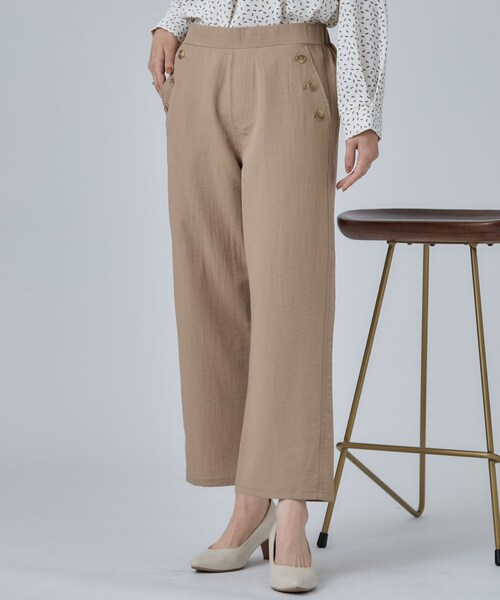 SHOO・LA・RUE(シューラルー)の「【S-LL/洗濯機可】ボタンがアクセント ストレートクロップドパンツ(その他パンツ・レディース・ブラック/ネイビー/ベージュ・04/03/02/01)」の2枚目の写真