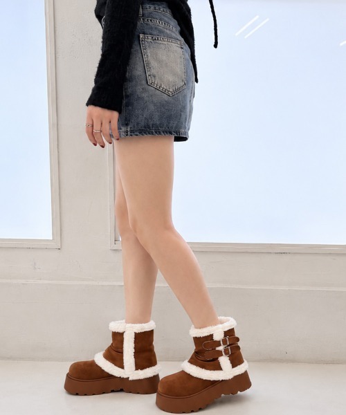 DEMETER(デメテル)の「厚底 ボリュームソール ベルト付き ボア カバーショートブーツ(ブーツ・レディース・キャメル/ダークブラウン/アイボリー・S/M/L/LL)」の18枚目の写真