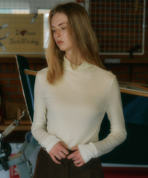 VANONE ATELIER(バノンアトリエ)の「A3631 リファインハーフネックトップ_ライトイエロー(Tシャツ/カットソー・レディース・ライトイエロー・FREE)」の1枚目の写真