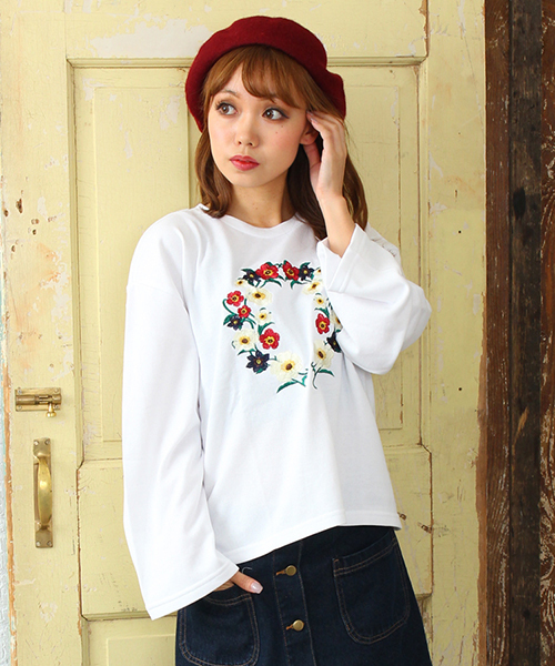 SpRay（スプレイ）の「【新色入荷】花刺繍スウェット（スウェット・レディース・ネイビー/ブラック/ワイン/オフホワイト/グレー/ブルー/ピンク/カーキ・FREE）」の2枚目の写真