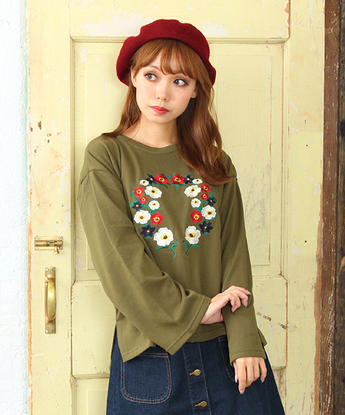 SpRay（スプレイ）の「【新色入荷】花刺繍スウェット（スウェット・レディース・ネイビー/ブラック/ワイン/オフホワイト/グレー/ブルー/ピンク/カーキ・FREE）」の4枚目の写真