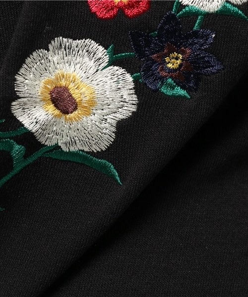 SpRay（スプレイ）の「【新色入荷】花刺繍スウェット（スウェット・レディース・ネイビー/ブラック/ワイン/オフホワイト/グレー/ブルー/ピンク/カーキ・FREE）」の16枚目の写真