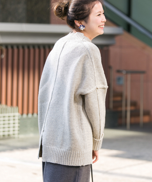 URBAN RESEARCH Sonny Label（アーバンリサーチサニーレーベル）の「Sonny Label ラムウールオーバーニットプルオーバー（ニット/セーター・レディース・ブラウン/ライトカーキ/オフホワイト/グレー・FREE）」の2枚目の写真