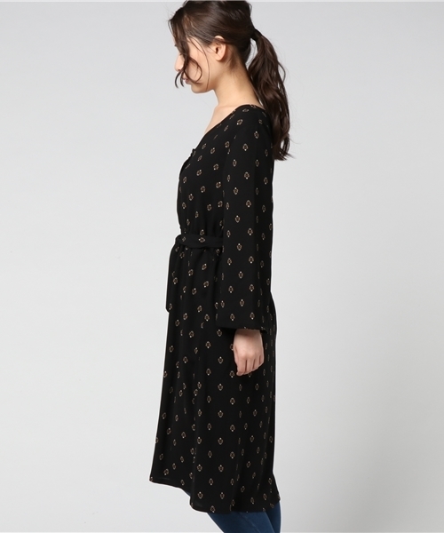 VENCEEXCHANGE（ヴァンスエクスチェンジ）の「小紋柄ガウンシャツ                   （ワンピース・レディース・オフホワイト/ブラック・MEDIUM）」の4枚目の写真