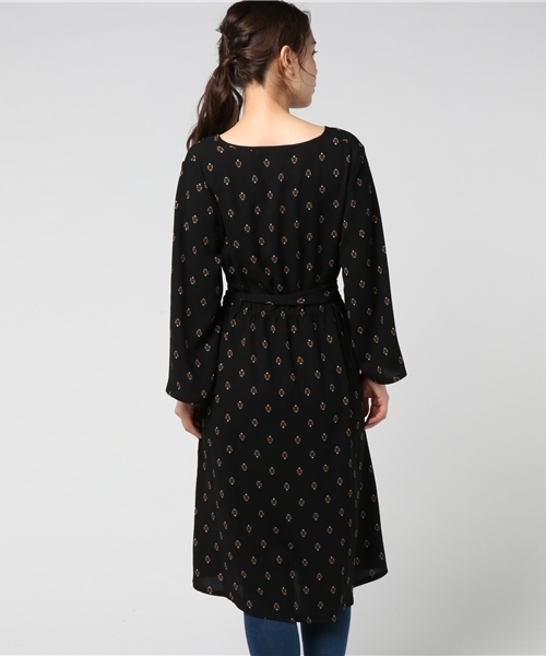 VENCEEXCHANGE（ヴァンスエクスチェンジ）の「小紋柄ガウンシャツ                   （ワンピース・レディース・オフホワイト/ブラック・MEDIUM）」の5枚目の写真