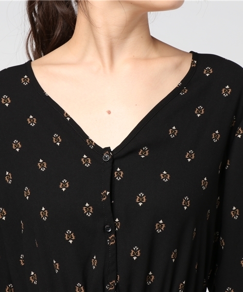 VENCEEXCHANGE（ヴァンスエクスチェンジ）の「小紋柄ガウンシャツ                   （ワンピース・レディース・オフホワイト/ブラック・MEDIUM）」の6枚目の写真