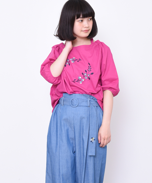 POU DOU DOU（プードゥドゥ）の「オフショルダーフロント刺繍半袖ブラウス（シャツ/ブラウス・レディース・オフホワイト/ピンク/キャメル/ブルー・3）」の5枚目の写真