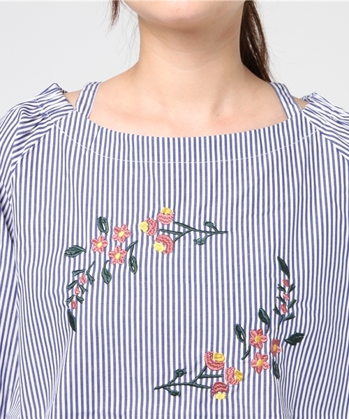 POU DOU DOU（プードゥドゥ）の「オフショルダーフロント刺繍半袖ブラウス（シャツ/ブラウス・レディース・オフホワイト/ピンク/キャメル/ブルー・3）」の9枚目の写真