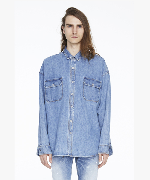 AMERICAN RAG CIE(アメリカンラグシー)の「FEAR OF GOD フィアオブゴッド DENIM OVERSIZED SH / 5C-17-DFLN-BL(シャツ/ブラウス・メンズ・インディゴブルー・SMALL/MEDIUM/LARGE)」の1枚目の写真