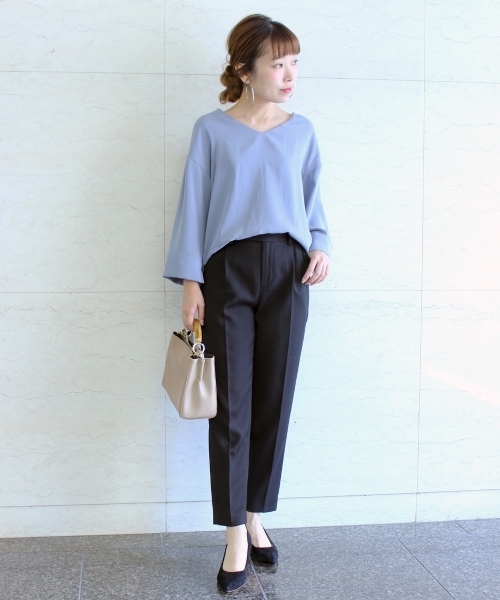 le.coeur blanc（ルクールブラン）の「Vネックワイドスリーブコクーンブラウス（シャツ/ブラウス・レディース・オフホワイト/サックスブルー/ピンク/ダークグレー・FREE）」の21枚目の写真