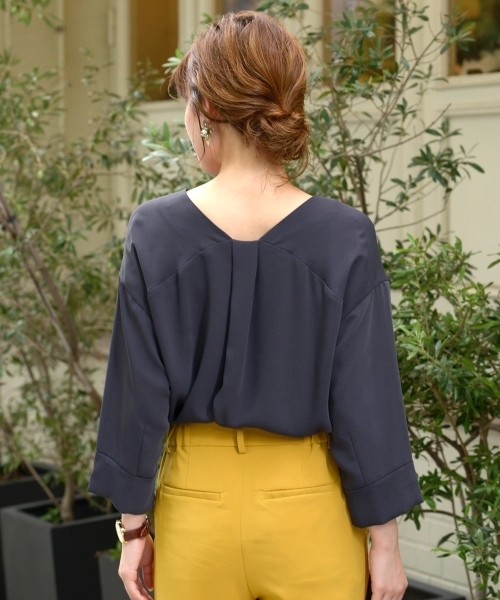 le.coeur blanc（ルクールブラン）の「Vネックワイドスリーブコクーンブラウス（シャツ/ブラウス・レディース・オフホワイト/サックスブルー/ピンク/ダークグレー・FREE）」の17枚目の写真