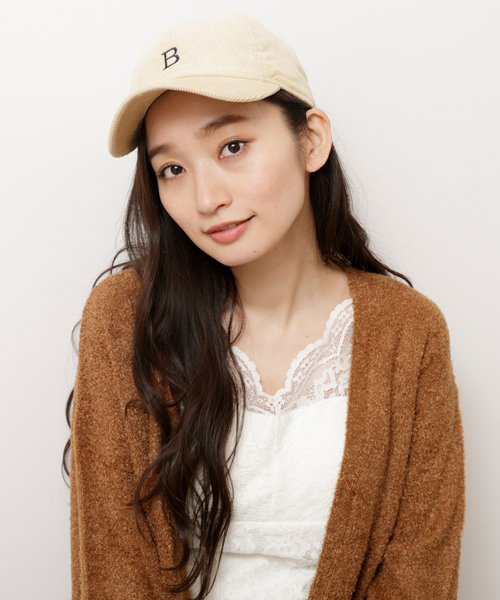 RAY CASSIN（レイカズン）の「ＮＥＷＨＡＴＴＡＮコーデュロイアルファベットキャップ（キャップ・レディース・ネイビー/キャメル/キナリ・FREE）」の2枚目の写真