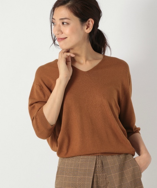 laboratory work（ラボラトリーワーク）の「クールミスト抜け感Vネックニット（ニット/セーター・レディース・ブラック/ブラウン/イエロー・MEDIUM）」の2枚目の写真