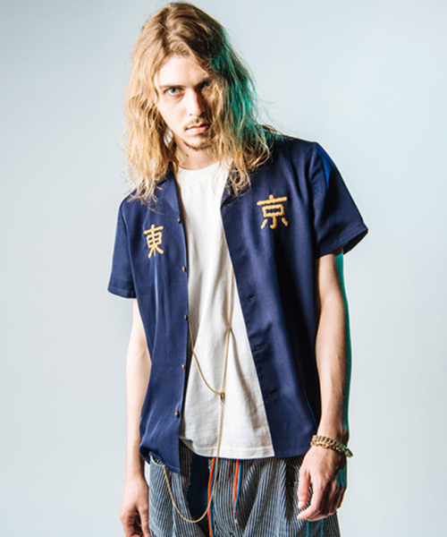glamb（グラム）の「【glamb】TOKYOレーヨン開襟シャツ（シャツ/ブラウス・メンズ・ホワイト/ブラック/レッド/ネイビー・2/4/1/0/3）」の3枚目の写真