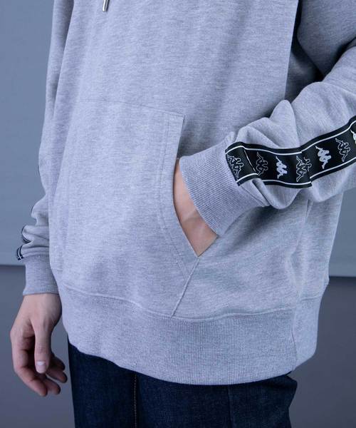 Kappa（カッパ）の「【Kappa/カッパ】別注ビッグシルエット 袖テープ プルオーバーパーカー（パーカー・メンズ・ホワイト/ブラック/ベージュ/オレンジ/杢グレー・FREE）」の11枚目の写真