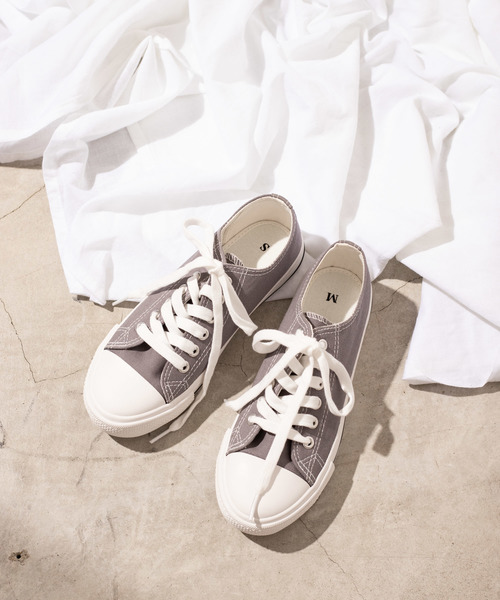 WEGO（ウィゴー）の「WEGO/キャンバスローカットスニーカー（スニーカー・レディース・ブラック/ブラウン/パープル/レッド/ピンク/ホワイト/ブラック系その他/その他1/グレー/ベージュ/その他2/レッド系その他/パープル系その他/カーキ・LARGE/SMALL/MEDIUM）」の5枚目の写真
