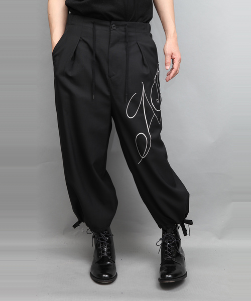 ato(アトウ)の「DRAW CODE WIDE PRINT PANTS(その他パンツ・メンズ・ブラック×ホワイト・44/46/48)」の1枚目の写真